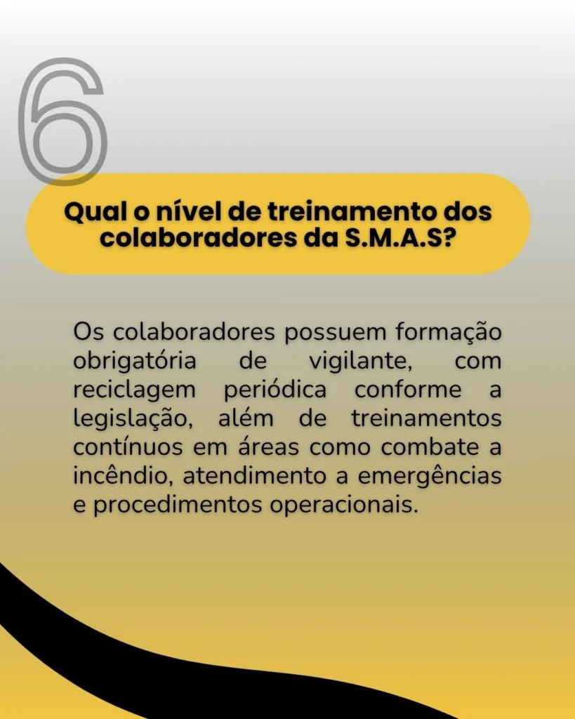 Card informativo com a pergunta "Qual o nível de treinamento dos colaboradores da S.M.A.S?". O texto informa que os colaboradores possuem formação obrigatória de vigilante, com reciclagem periódica conforme a legislação, além de treinamentos contínuos em áreas como combate a incêndio, atendimento a emergências e procedimentos operacionais.